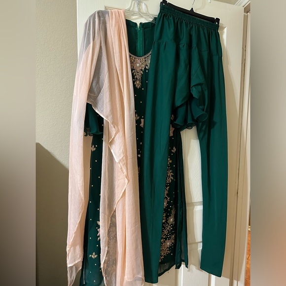 gorgeous 3 piece salowar kamiz suit - Picture 8 of 11